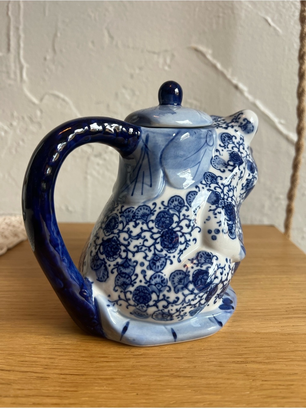 Vintage Frog Teapot Ceramic Pitcher Chinoiserie Delft Style Cottagecore Decor - Picture 5 of 8